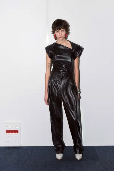 Look 3
